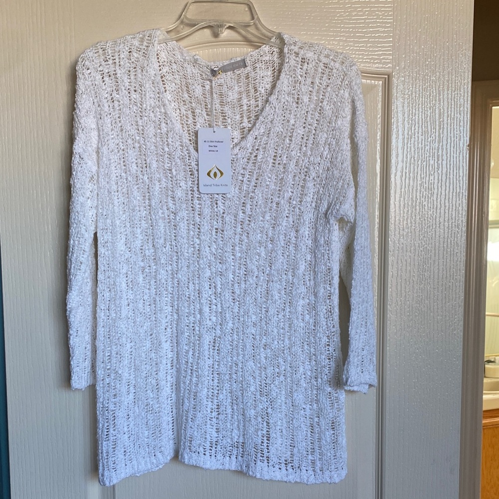 Elegant White V-Neck Sweater